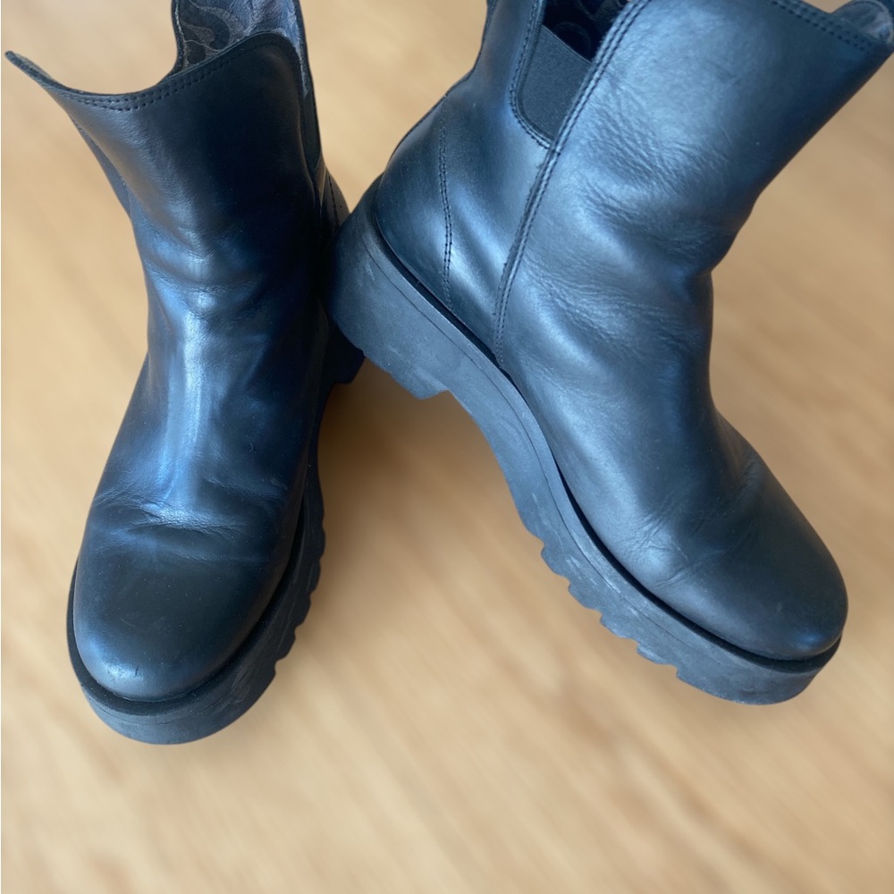 Fly London - Leather Women's Boots🖤 🪰